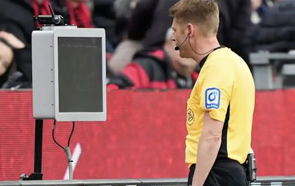 What is VAR Communication?